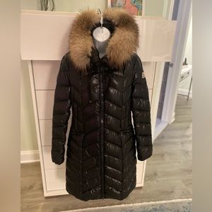 Women 100% Authntic Moncler puffer coat size 3 Medium